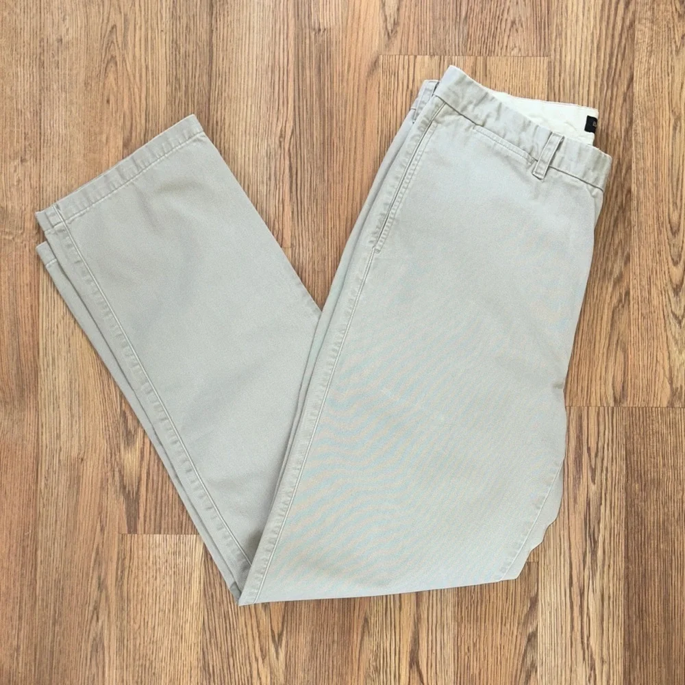 Men's Banana Republic Classic Chinos - Picture 7 of 7